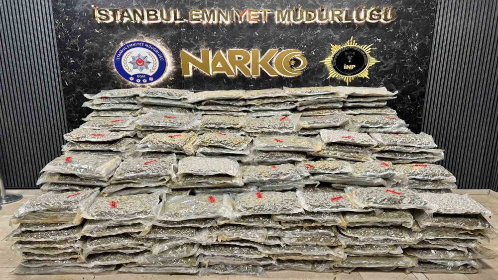 K&uuml;&ccedil;&uuml;k&ccedil;ekmece&rsquo;de nefes kesen uyuşturucu operasyonu: 527 kilo uyuşturucu ele ge&ccedil;irildi
