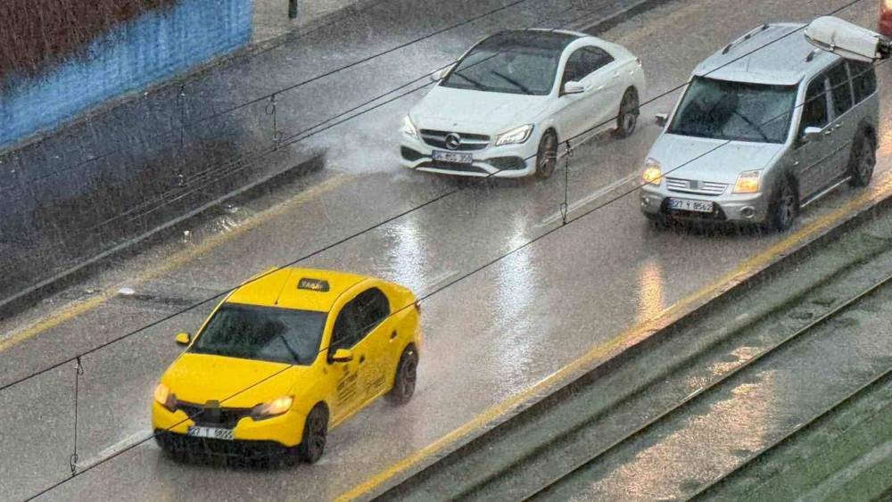 Gaziantep&rsquo;te sağanak yağış etkili oldu
