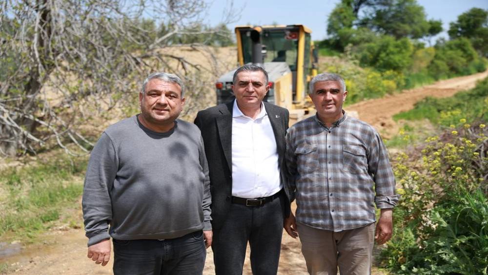 Başkan Şimşek ova yolu &ccedil;alışmalarını sahada inceledi
