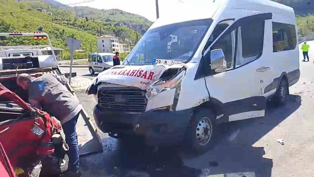 Giresun&rsquo;da trafik kazaları: 1 &ouml;l&uuml;, 6 yaralı
