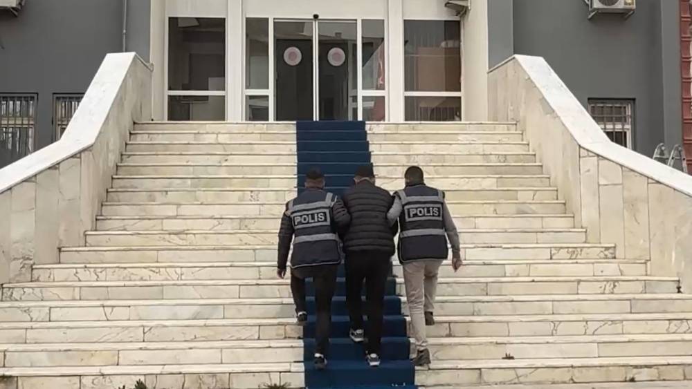 Iğdır&rsquo;da uyuşturucu h&uuml;k&uuml;ml&uuml;s&uuml; ka&ccedil;arken yakalandı

