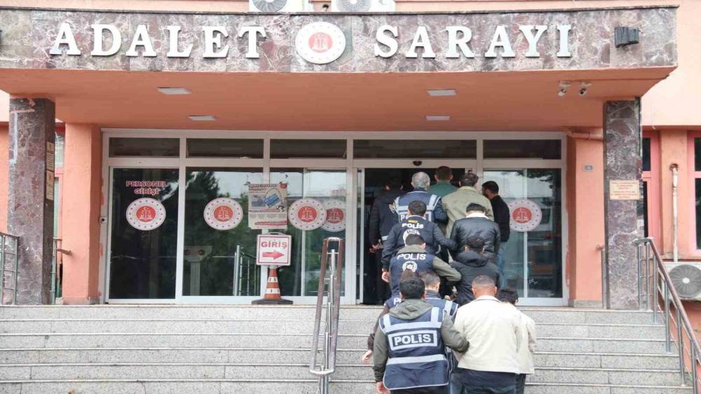 Sahte yatırım vaadiyle dolandırıcılık yapan &ccedil;ete &ccedil;&ouml;kertildi: 18 tutuklama
