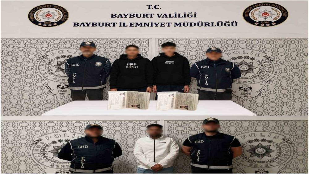 Bayburt&rsquo;ta 5 d&uuml;zensiz g&ouml;&ccedil;men yakalandı
