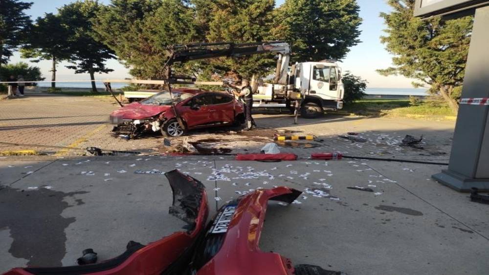 Kartal&rsquo;da kontrolden &ccedil;ıkan ara&ccedil; takla attı: 1 yaralı
