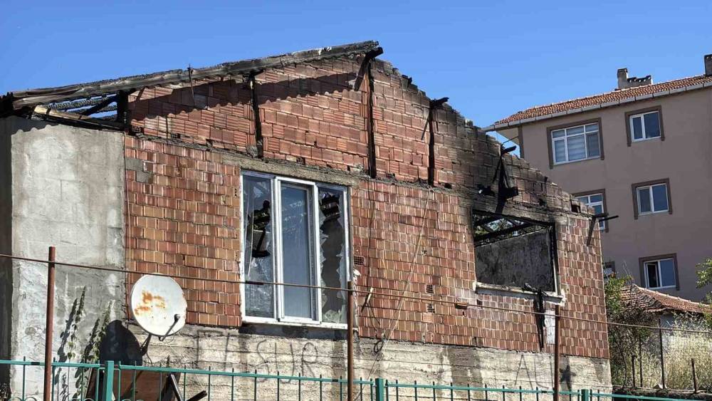 İzmit&rsquo;te ev yangınında kundaklama ş&uuml;phesi

