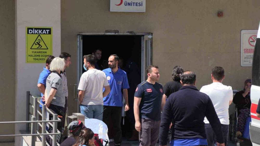 İzzet Baysal Fizik Tedavi ve Rehabilitasyon Eğitim ve Araştırma Hastanesi&rsquo;nde kimyasal madde paniği: 9 kişi etkilendi
