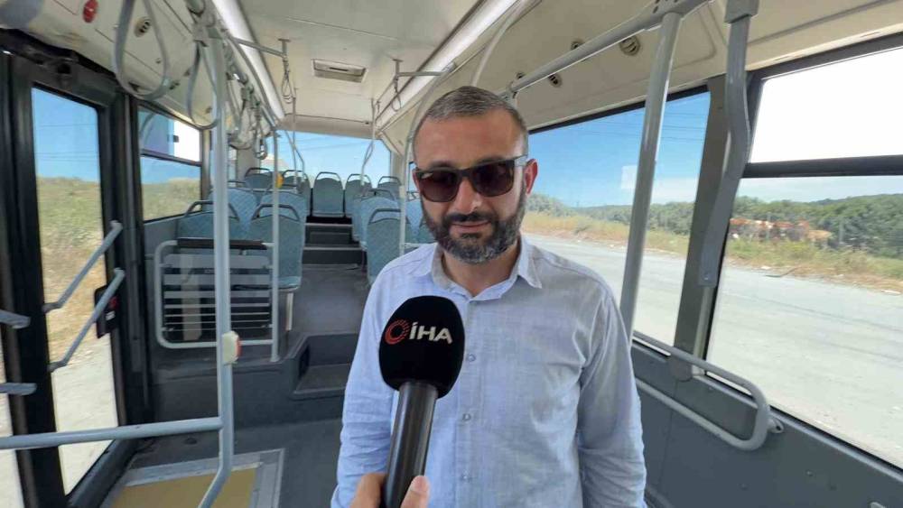 Minib&uuml;s şof&ouml;r&uuml; g&uuml;zerg&acirc;hı bırakıp fenalaşan yolcuyu hastaneye yetiştirdi
