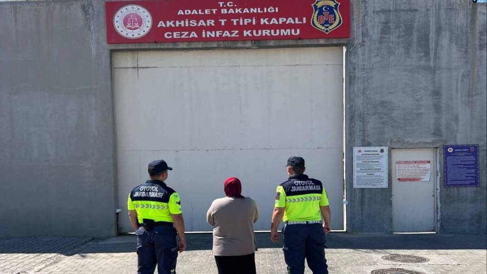 Manisa&rsquo;da firari h&uuml;k&uuml;ml&uuml; otoyol gişelerinde yakalandı
