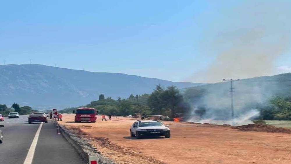 Menteşe&rsquo;de otluk alanda &ccedil;ıkan yangın s&ouml;nd&uuml;r&uuml;ld&uuml;
