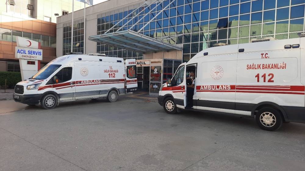 Durdurduğu otomobile kurşun yağdırdı, 1&rsquo;i ağır 3 yaralı
