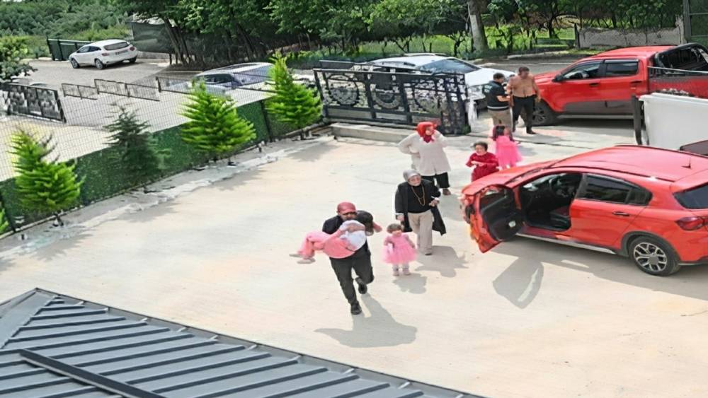 K&ouml;peğe &ccedil;arpan s&uuml;r&uuml;c&uuml; ka&ccedil;tı, 10 yaşındaki kız baygınlık ge&ccedil;irdi
