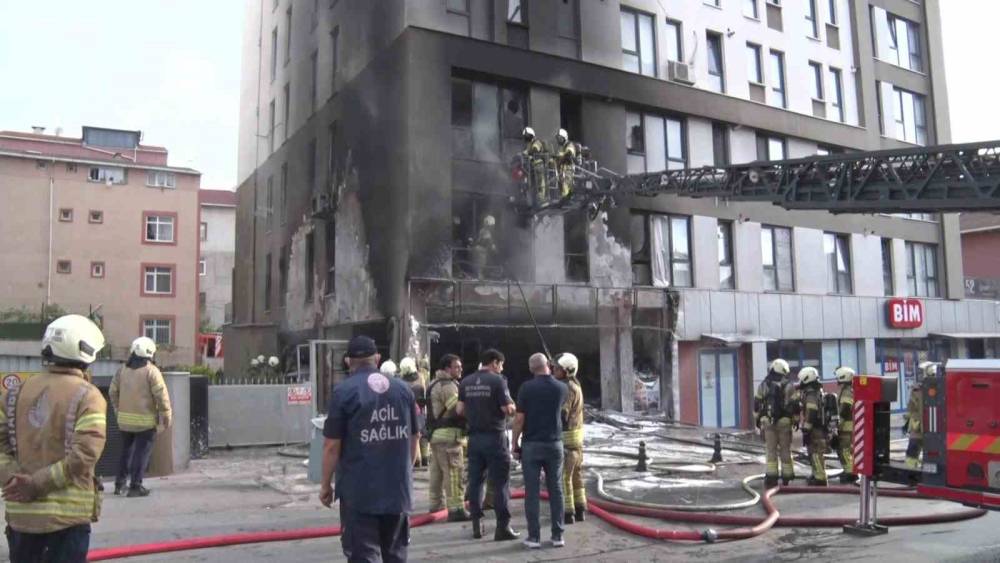 Pendik&rsquo;te korkutan iş yeri yangını

