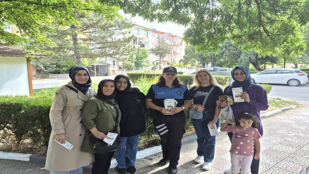 K&uuml;tahya&rsquo;da polis ekiplerinden okul &ccedil;evrelerinde g&uuml;venlik denetimi
