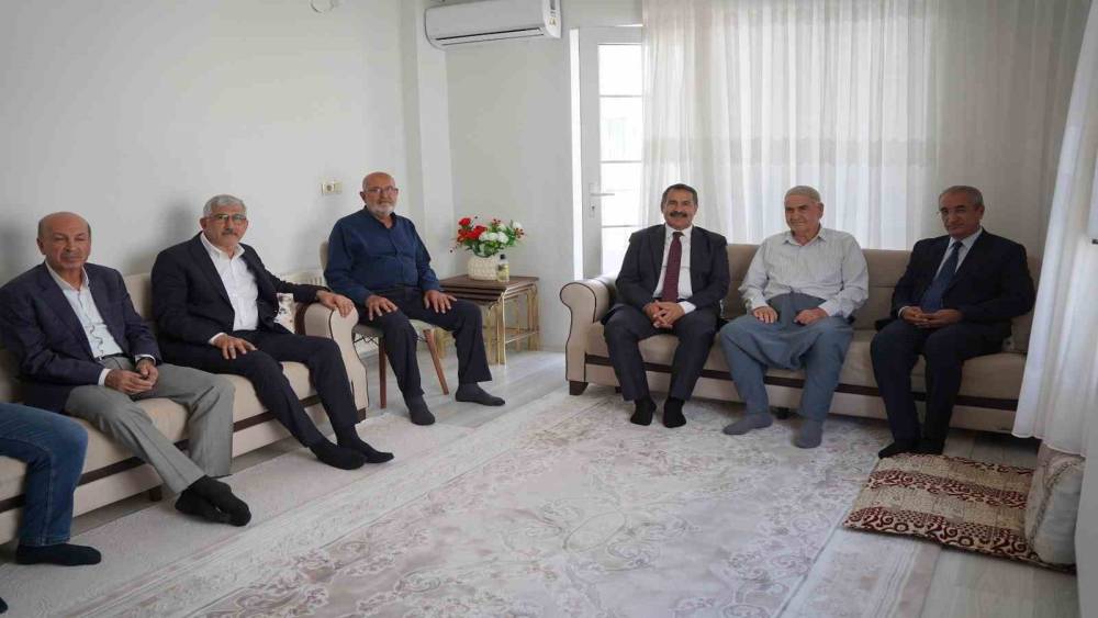 AK Parti&rsquo;li Yaman, &rsquo;T&uuml;rkiye Y&uuml;zyılı Buluşmaları&rsquo; kapsamında Kahta&rsquo;da temaslarda bulundu
