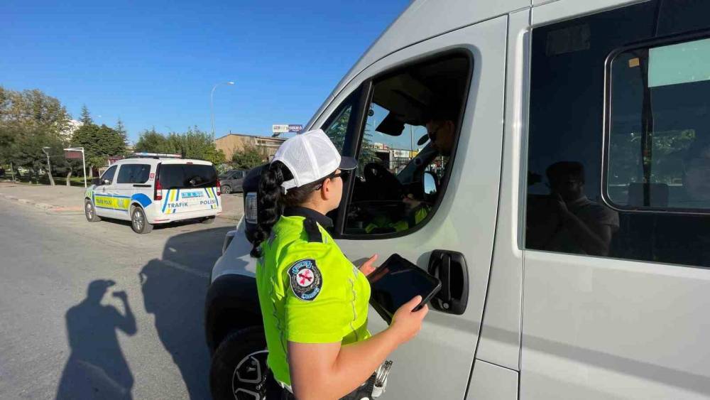Karaman&rsquo;da okul servislerine denetim
