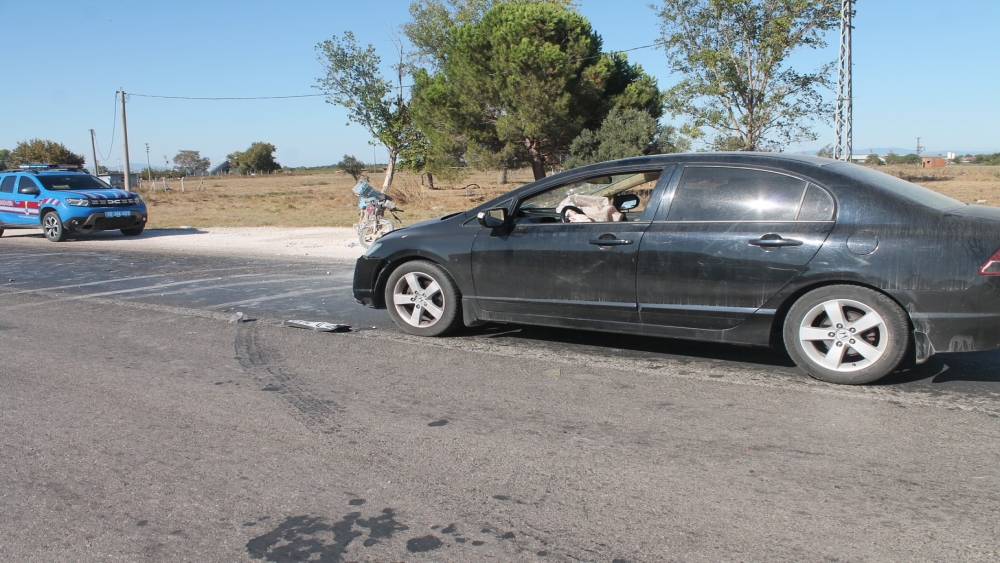 Manyas&rsquo;ta otomobil motoiklete &ccedil;arptı: 1 &ouml;l&uuml;
