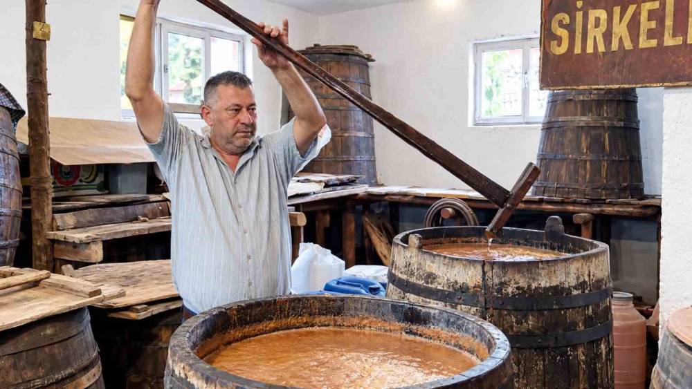 Safranbolu&rsquo;da 350 yıllık k&uuml;plerde geleneksel sirke &uuml;retimi başladı
