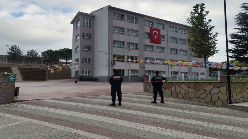 Bilecik&rsquo;te okul &ccedil;evrelerinde 857 kişi denetlendi
