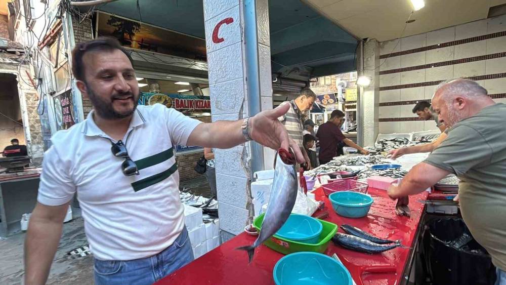 Tavşanlı Balık Pazarı&rsquo;nda sezon hareketliliği
