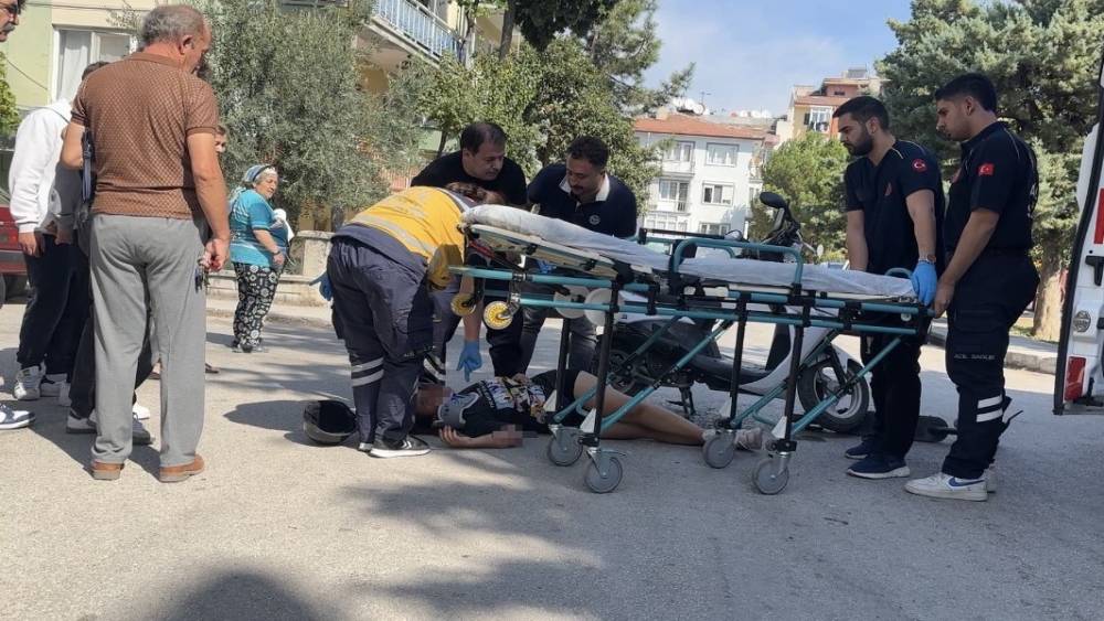Burdur&rsquo;da motosiklet ile scooter &ccedil;arpıştı: 1 yaralı
