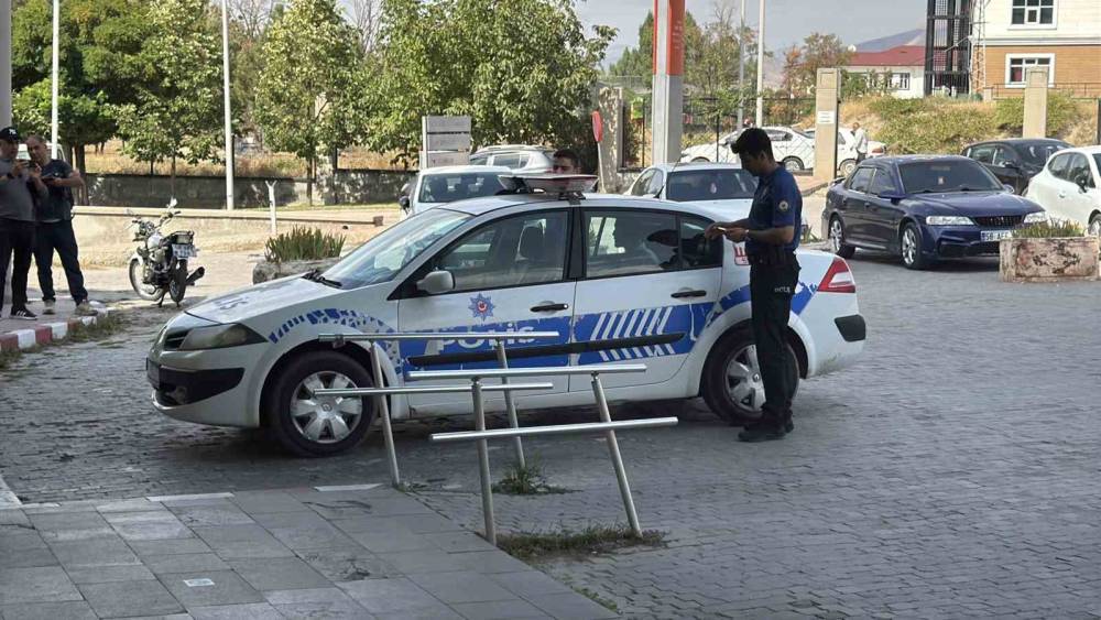 Kayıp bebek B&uuml;şra olayında baba ve beraberindeki 2 kişi sağlık kontrol&uuml;ne g&ouml;t&uuml;r&uuml;ld&uuml;
