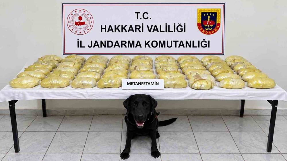 Hakk&acirc;ri&rsquo;de 21 kilo 700 gram metamfetamin ele ge&ccedil;irildi
