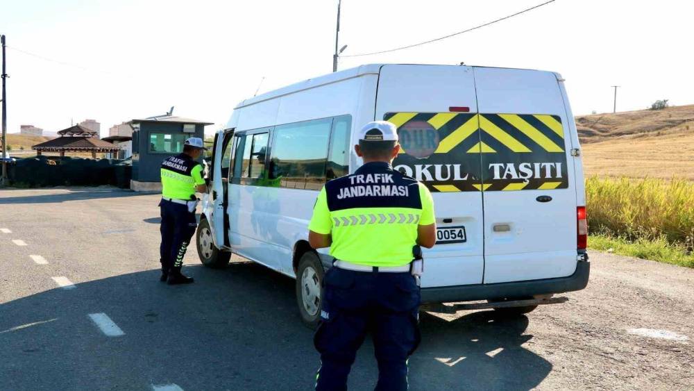 Bayburt&rsquo;ta okul &ccedil;evreleri ve servis ara&ccedil;ları denetlendi

