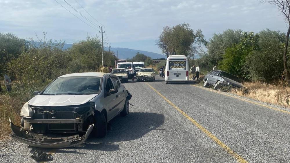 Bozdoğan&rsquo;da zincirleme trafik kazası: 2 yaralı
