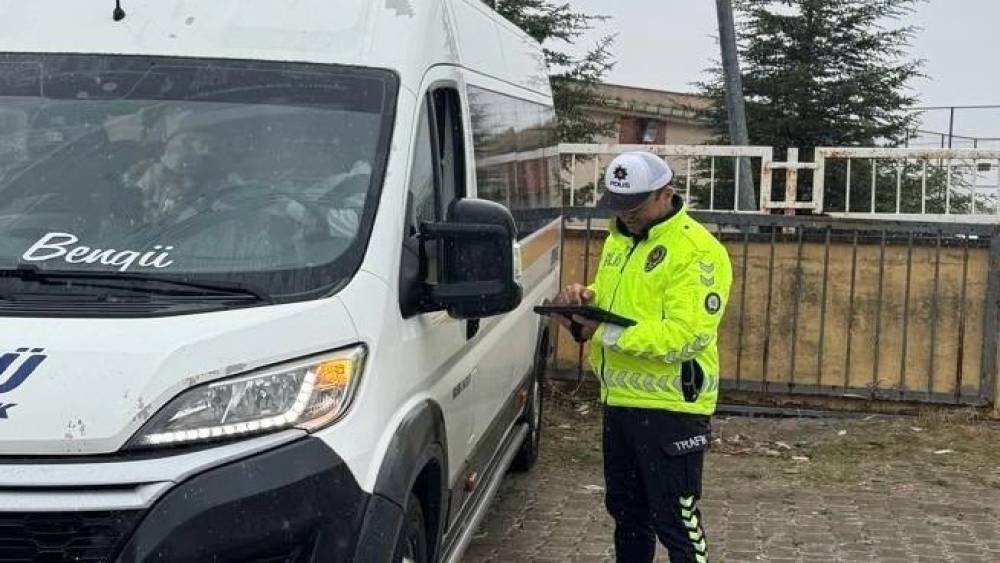 Hayrabolu&rsquo;da polis ekiplerinden okul &ccedil;evrelerinde g&uuml;venlik uygulaması
