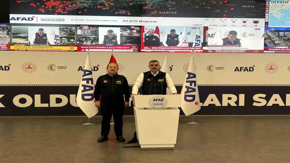 İ&ccedil;işleri Bakanı &Ccedil;ift&ccedil;i: "Arama ve kurtarma &ccedil;alışmalarımız kapsamında İstanbul genelinde su baskını ve sel nedeniyle mahsur kalan 2 bin 727 vatandaşımız sağ salim tahliye edilmiştir"

