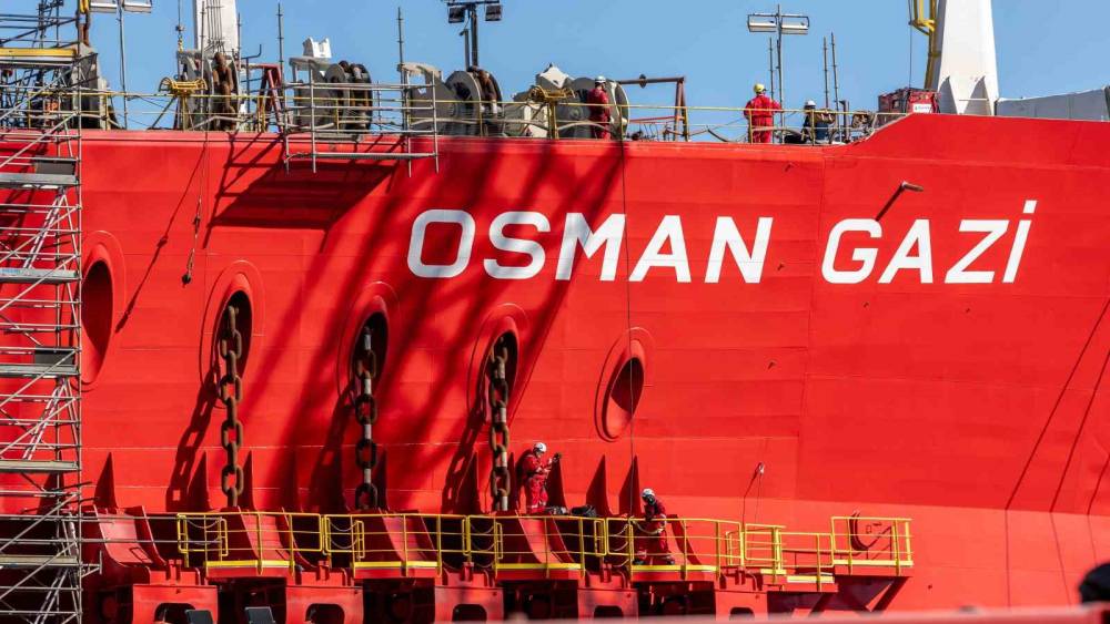 T&uuml;rkiye&rsquo;nin ilk y&uuml;zer &uuml;retim platformu Osman Gazi g&ouml;rev yerine uğurlanıyor
