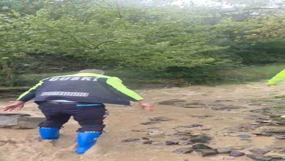Mudanya&rsquo;da taşkın riskine karşı Karanlık Dere&rsquo;de &ccedil;alışma
