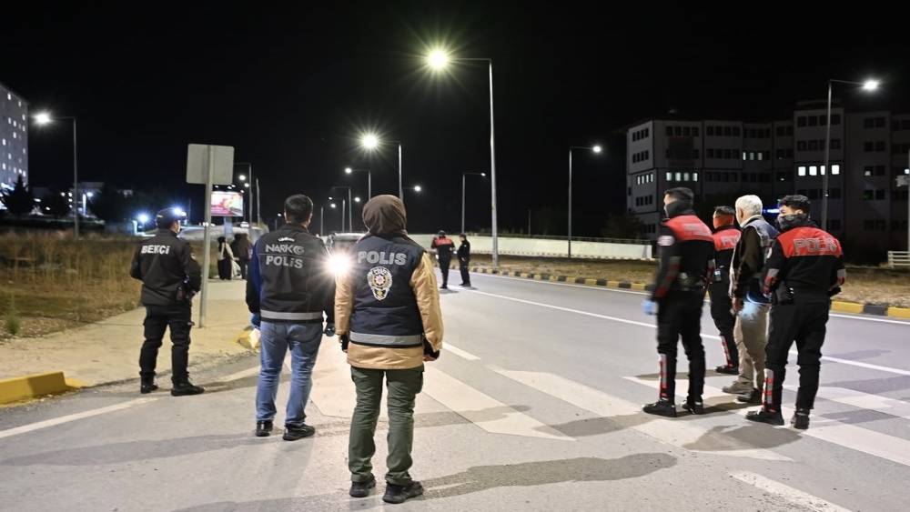 &Ccedil;ankırı&rsquo;da polis ekiplerinden &ouml;ğrenci yurtlarının &ccedil;evresinde sıkı denetim
