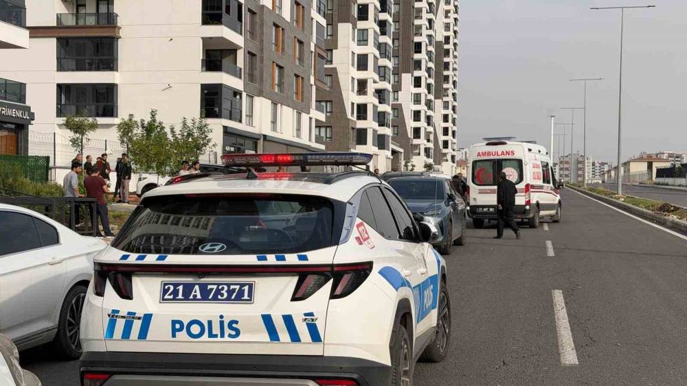 Diyarbakır&rsquo;da iki taraf arasında kavga: 2 yaralı
