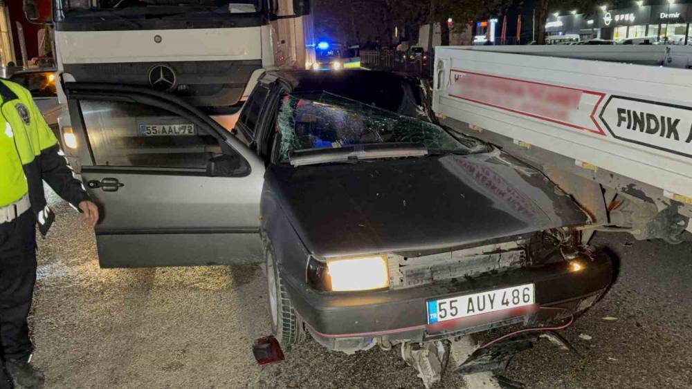 Samsun&rsquo;da 4 ara&ccedil;lı zincirleme kaza: Anne ve oğlu yaralandı
