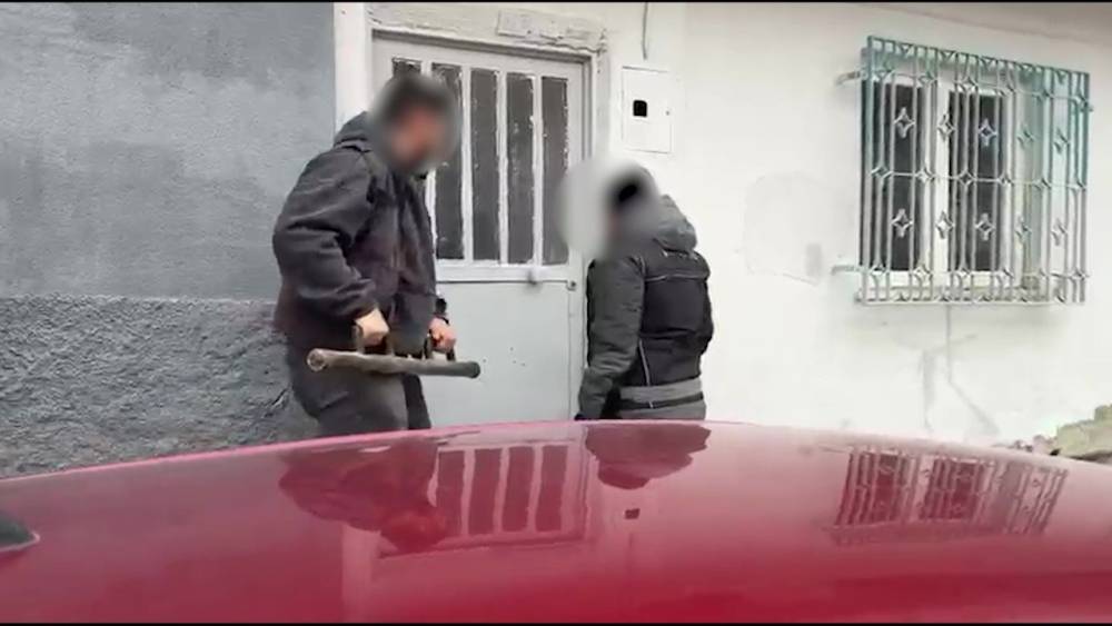 Uşak&rsquo;ta zehir tacirlerine eşzamanlı operasyon: 8 g&ouml;zaltı
