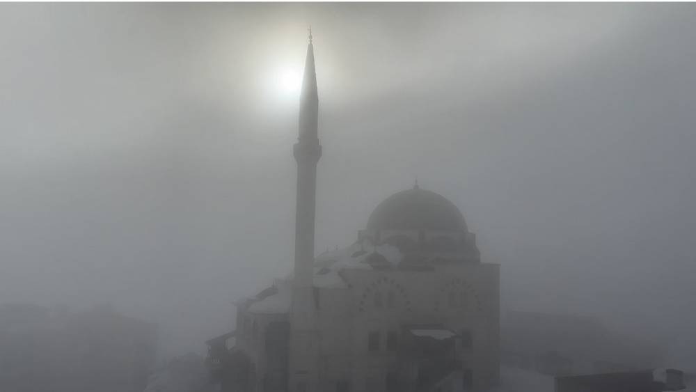 Y&uuml;ksekova&rsquo;da yoğun sis ulaşımı olumsuz etkiledi
