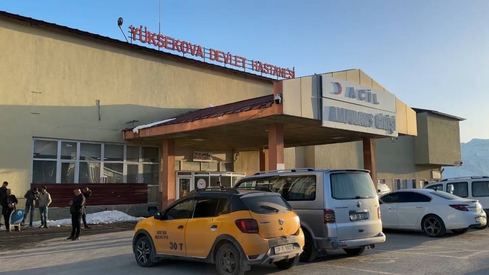 Y&uuml;ksekova&rsquo;da zehirlenme ş&uuml;phesiyle 12 &ouml;ğrenci hastaneye kaldırıldı
