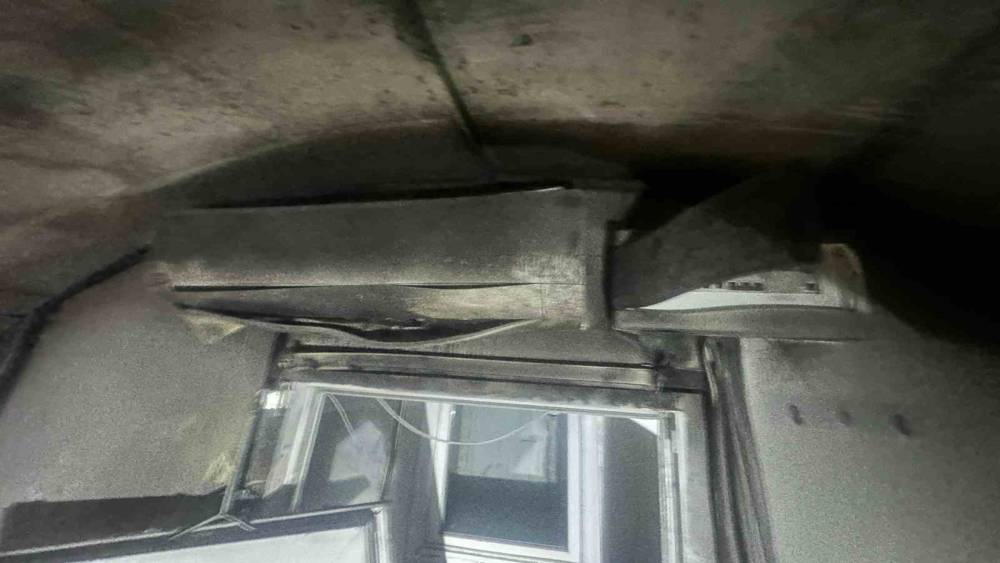 İskenderun&rsquo;da konteyner yangınında 2 kişi dumandan etkilendi
