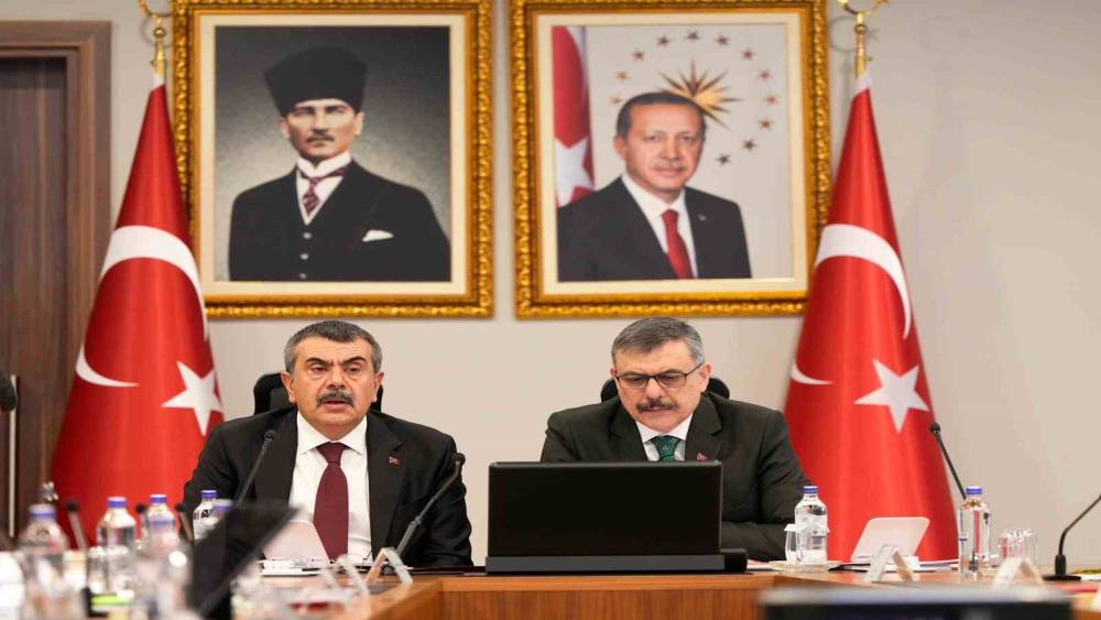 İki bakandan 81 il valisi ve il milli eğitim m&uuml;d&uuml;r&uuml; ile toplantı
