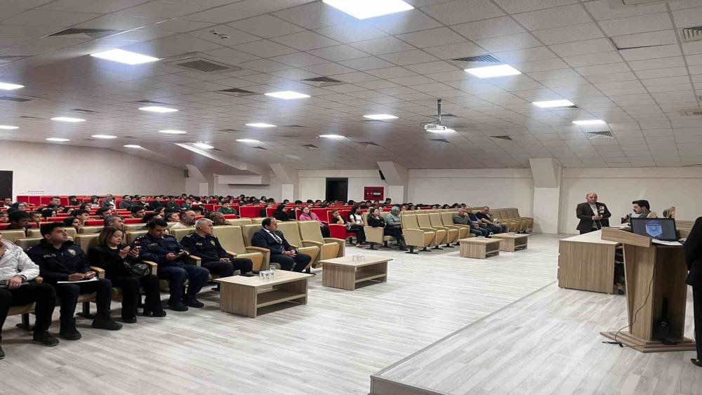 Seydikemer&rsquo;de &ouml;ğrencilere siber g&uuml;venlik semineri
