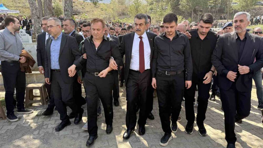 Ayla &ouml;ğretmenin eşi: "Gurur duyuyorum, buraya ev yaptıracaktık, cenazesi geldi"
