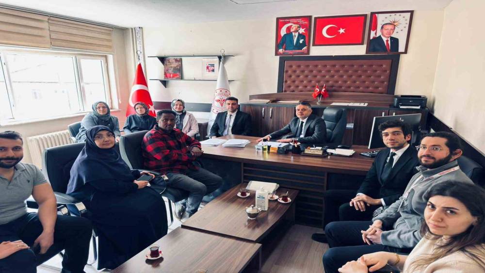 Mardin İl Sağlık M&uuml;d&uuml;r&uuml; Yavuz, saldırıya uğrayan personeli ziyaret etti
