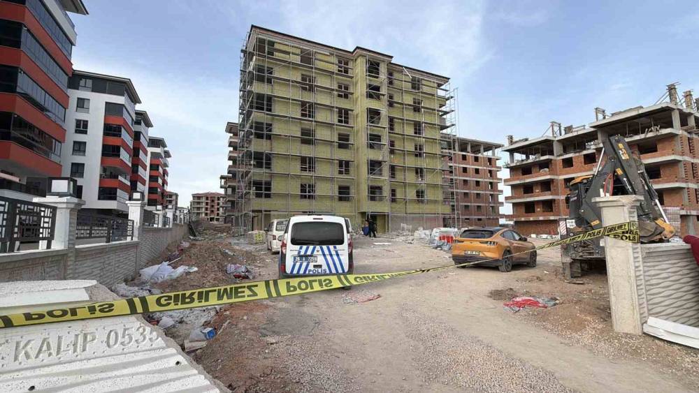 Eskişehir&rsquo;de asans&ouml;r boşluğuna d&uuml;şen sıva ustası hayatını kaybetti
