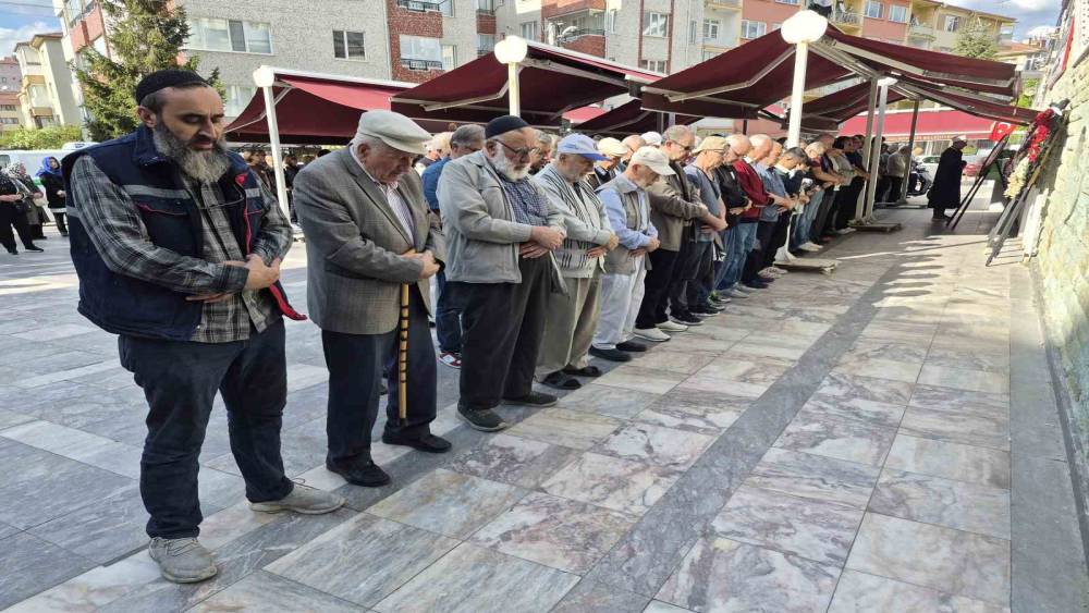 Gen&ccedil; kadın toprağa verildi, onu hayattan koparan s&uuml;r&uuml;c&uuml; tutuklandı
