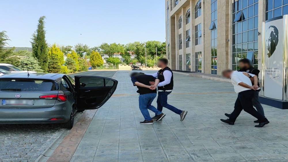 Uşak&rsquo;ta uyuşturucu operasyonlarında g&ouml;zaltına alınan 16 ş&uuml;pheli tutuklandı
