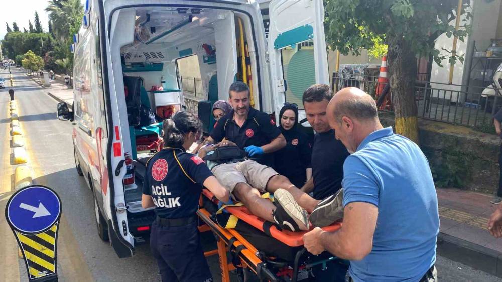 Kamyonetin &ccedil;arptığı yaya yaralandı
