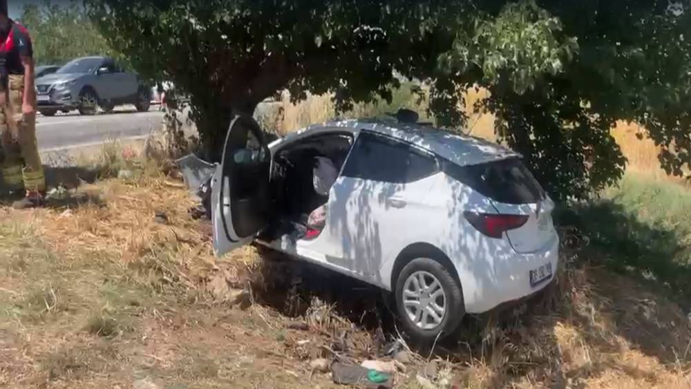 Sollama yaparken ağaca &ccedil;arptı: 4 ağır yaralı
