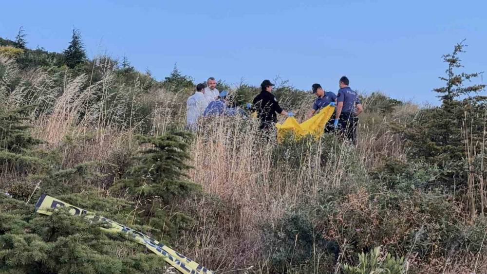 Y&uuml;r&uuml;y&uuml;ş alanında erkek cesedi bulundu
