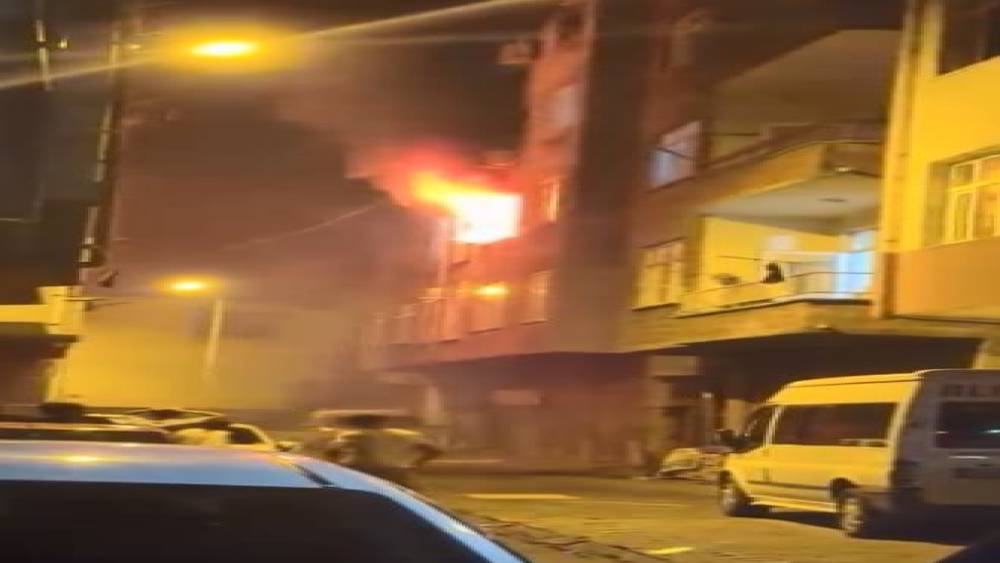 Artvin&rsquo;in Hopa il&ccedil;esinde ev yangını
